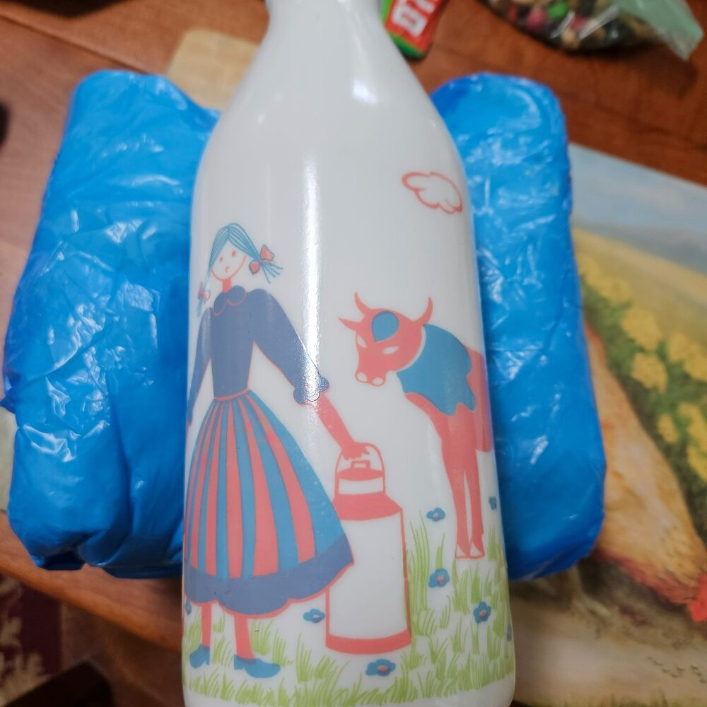 egizia vintage milkglass milk bottle vintage cow and farmer    sweet